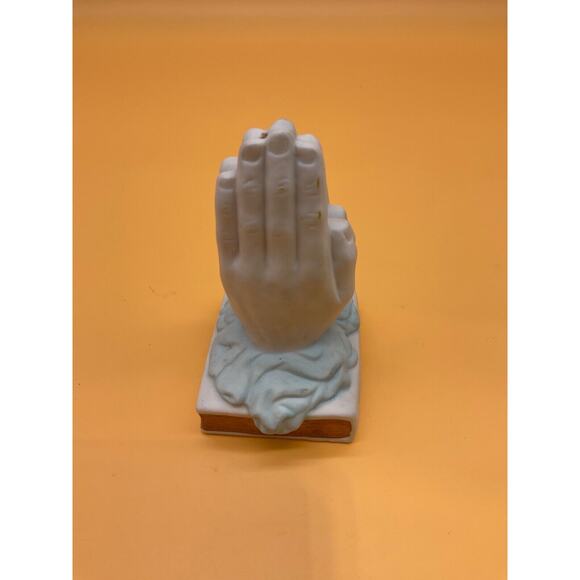 Vintage White Porcelain Praying Hands on Bible Figurine 5 Religious Christianity - Picture 2 of 5